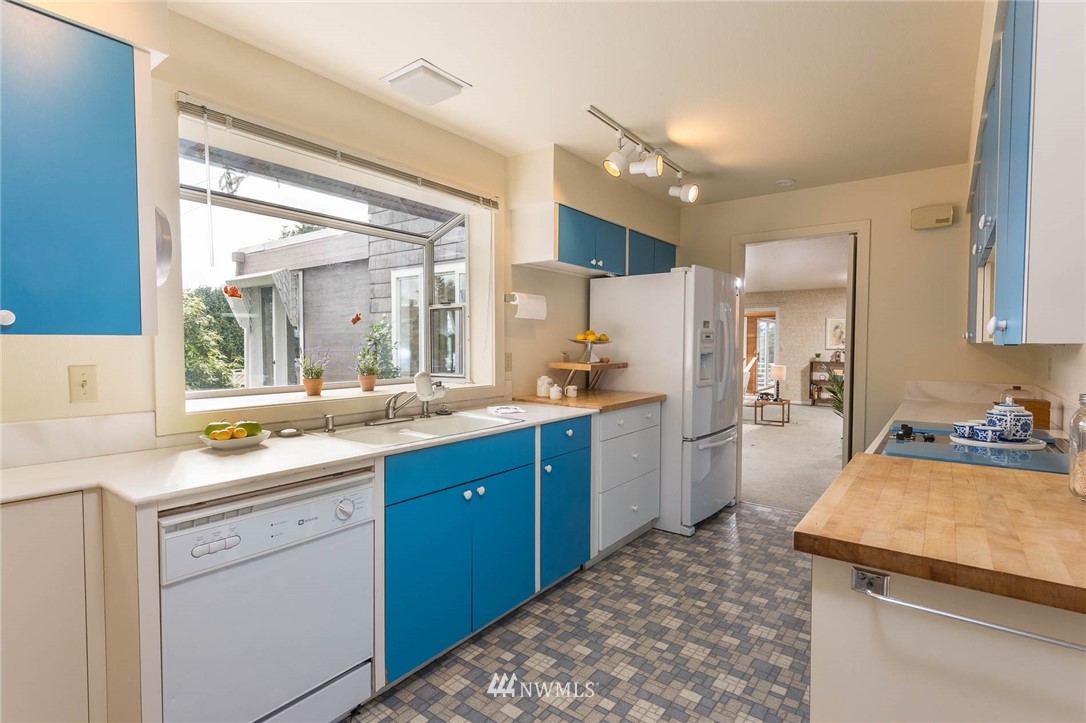 5031 Southwest Point Robinson Road Vashon, WA 98070 - Photo 15 of 25