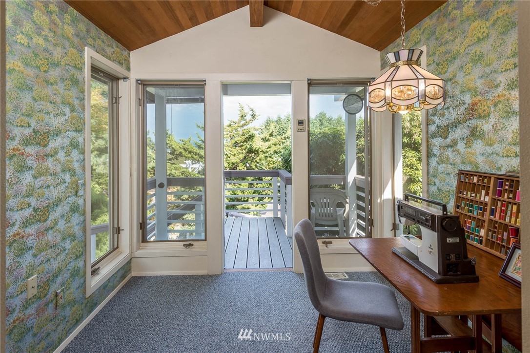 5031 Southwest Point Robinson Road Vashon, WA 98070 - Photo 16 of 25