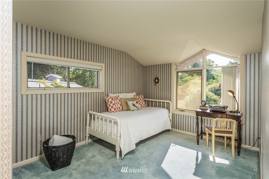 5031 Southwest Point Robinson Road Vashon, WA 98070 - Photo 18 of 25