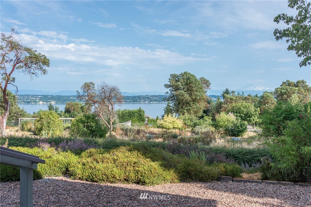 5031 Southwest Point Robinson Road Vashon, WA 98070 - Photo 9 of 25