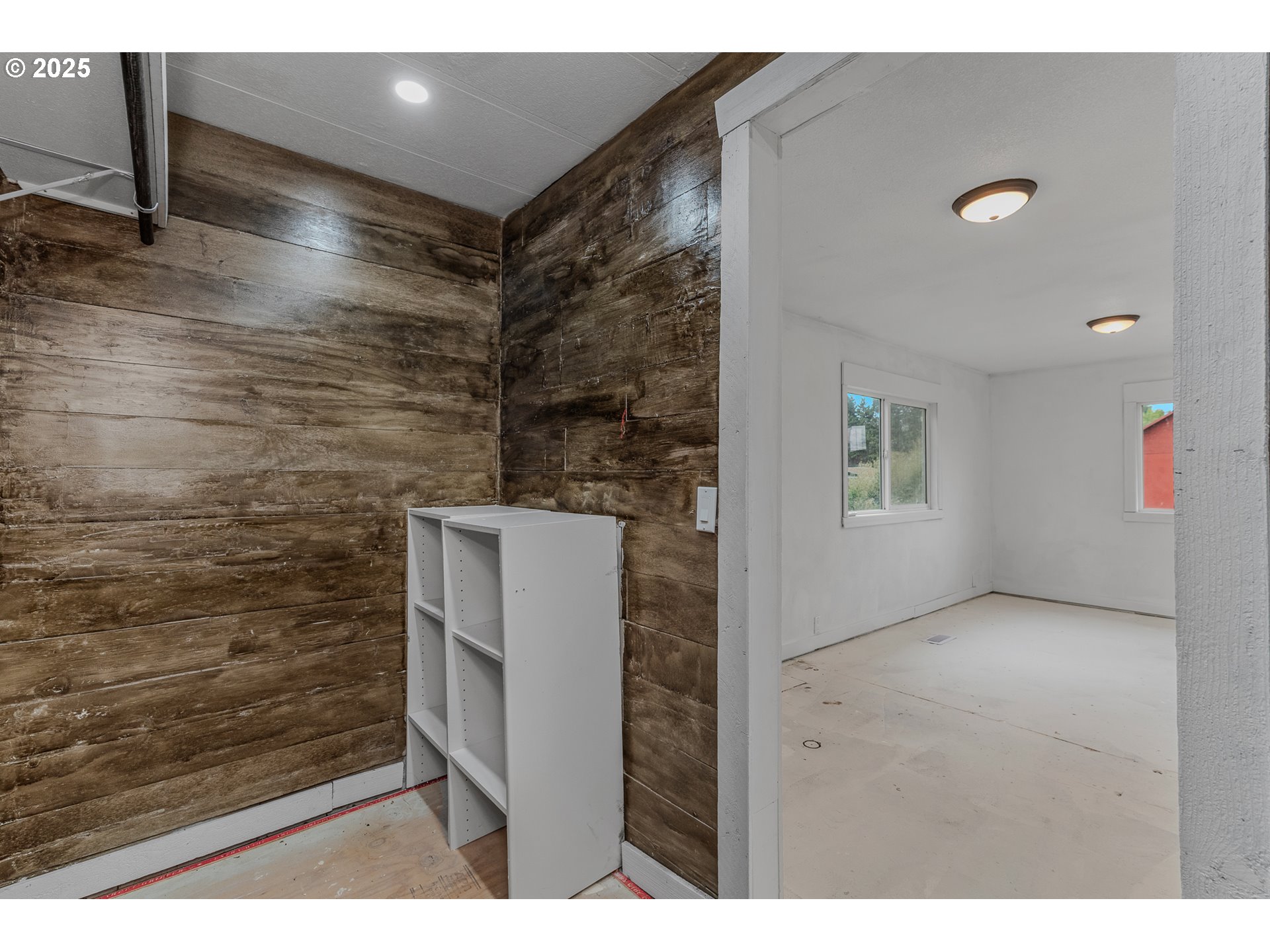 21617 Northeast 15th Avenue Ridgefield, WA 98642 - Photo 26 of 33 a view of hallway