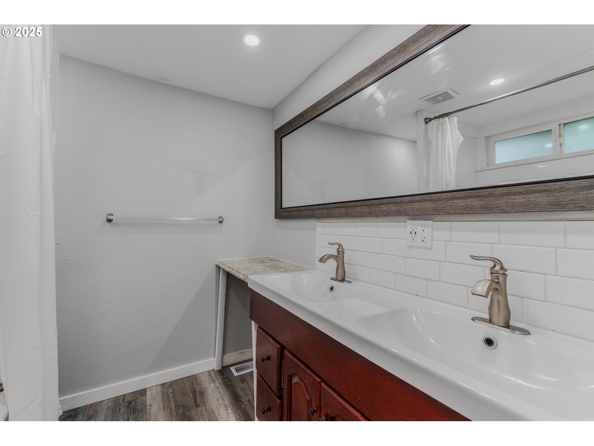 21617 Northeast 15th Avenue Ridgefield, WA 98642 - Photo 28 of 33 a bathroom with a sink and a mirror