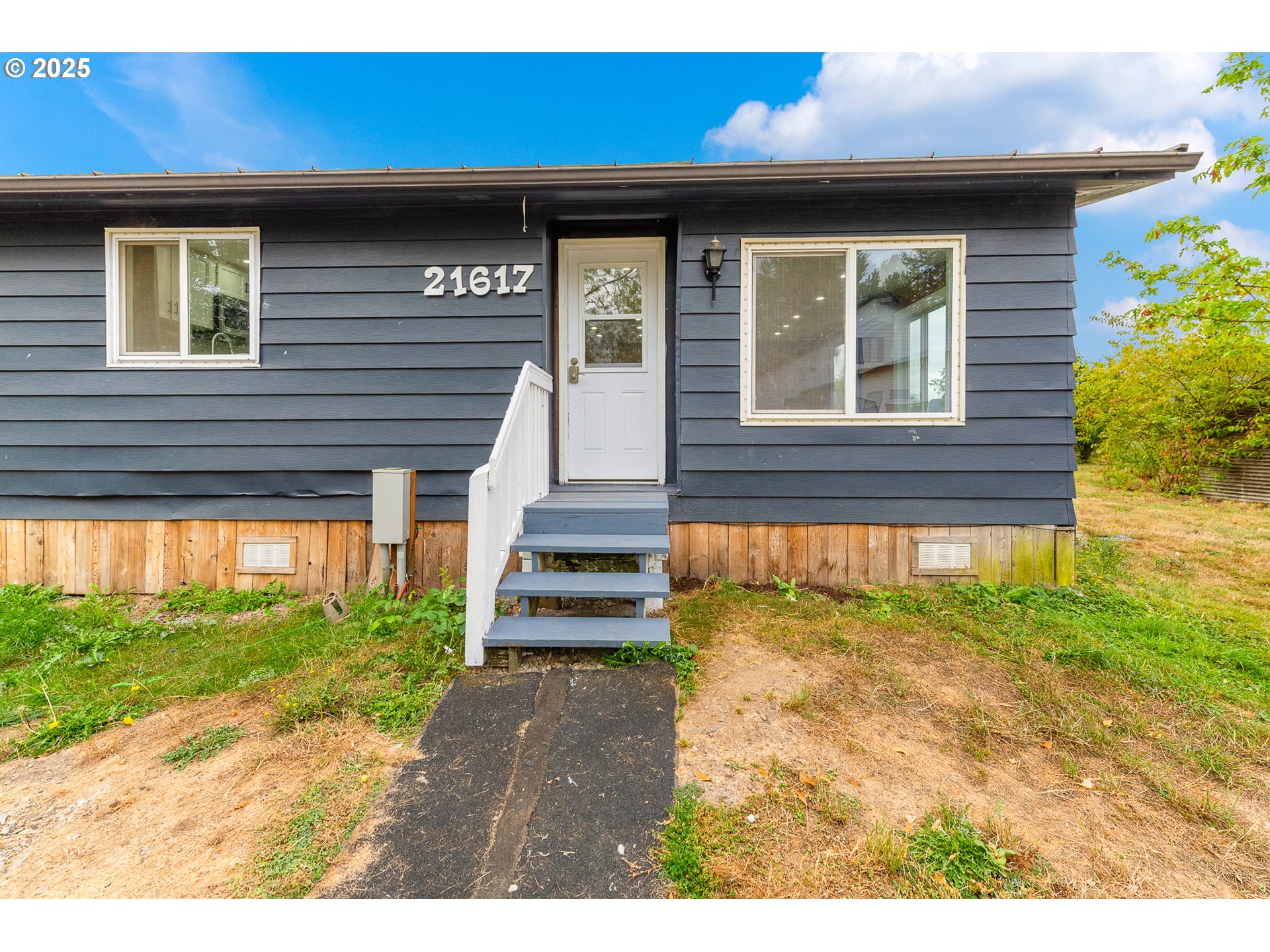 21617 Northeast 15th Avenue Ridgefield, WA 98642 - Photo 5 of 33 a front view of a house with a yard