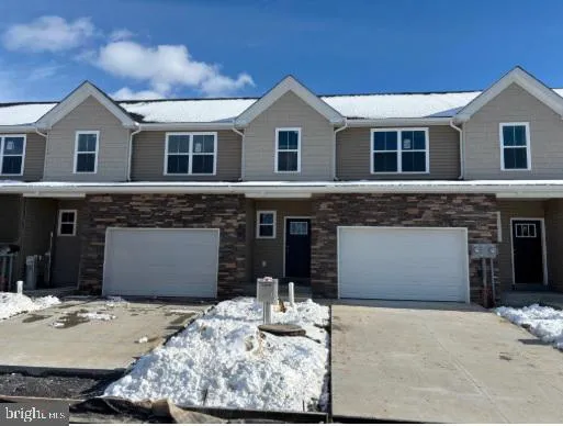 $349,900 | 203 Lucille Way, Fleetwood, PA 19522