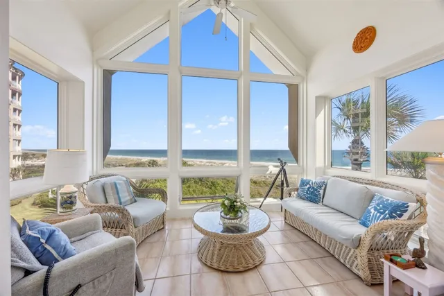 a en suite bathroom with double sink and a mirror