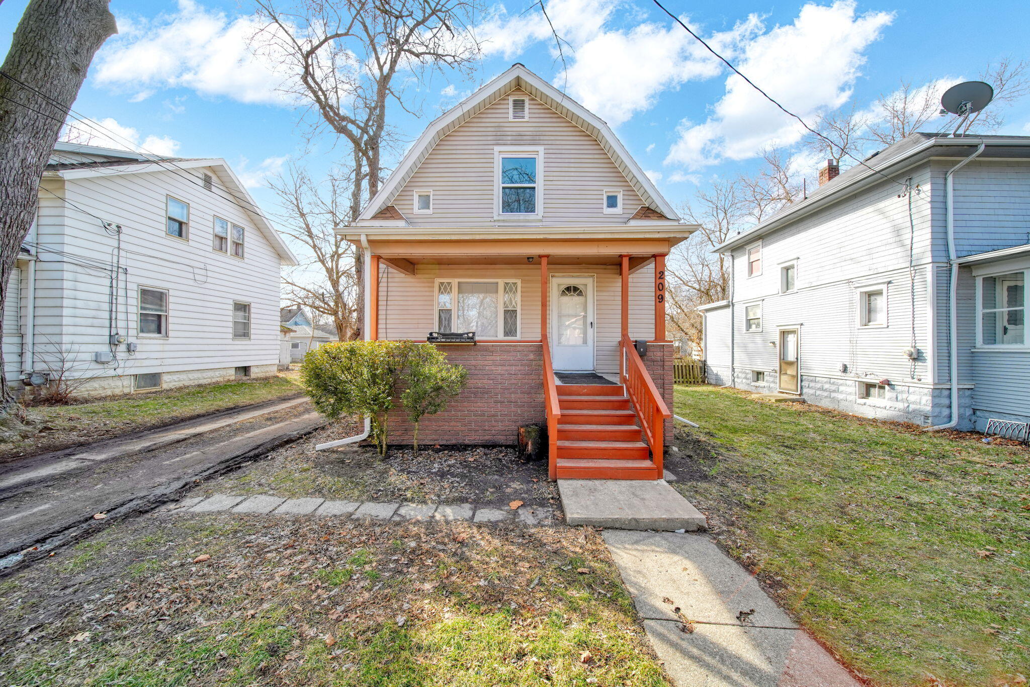 209 West High Street Jackson, MI 49203 - Photo 1 of 27 front