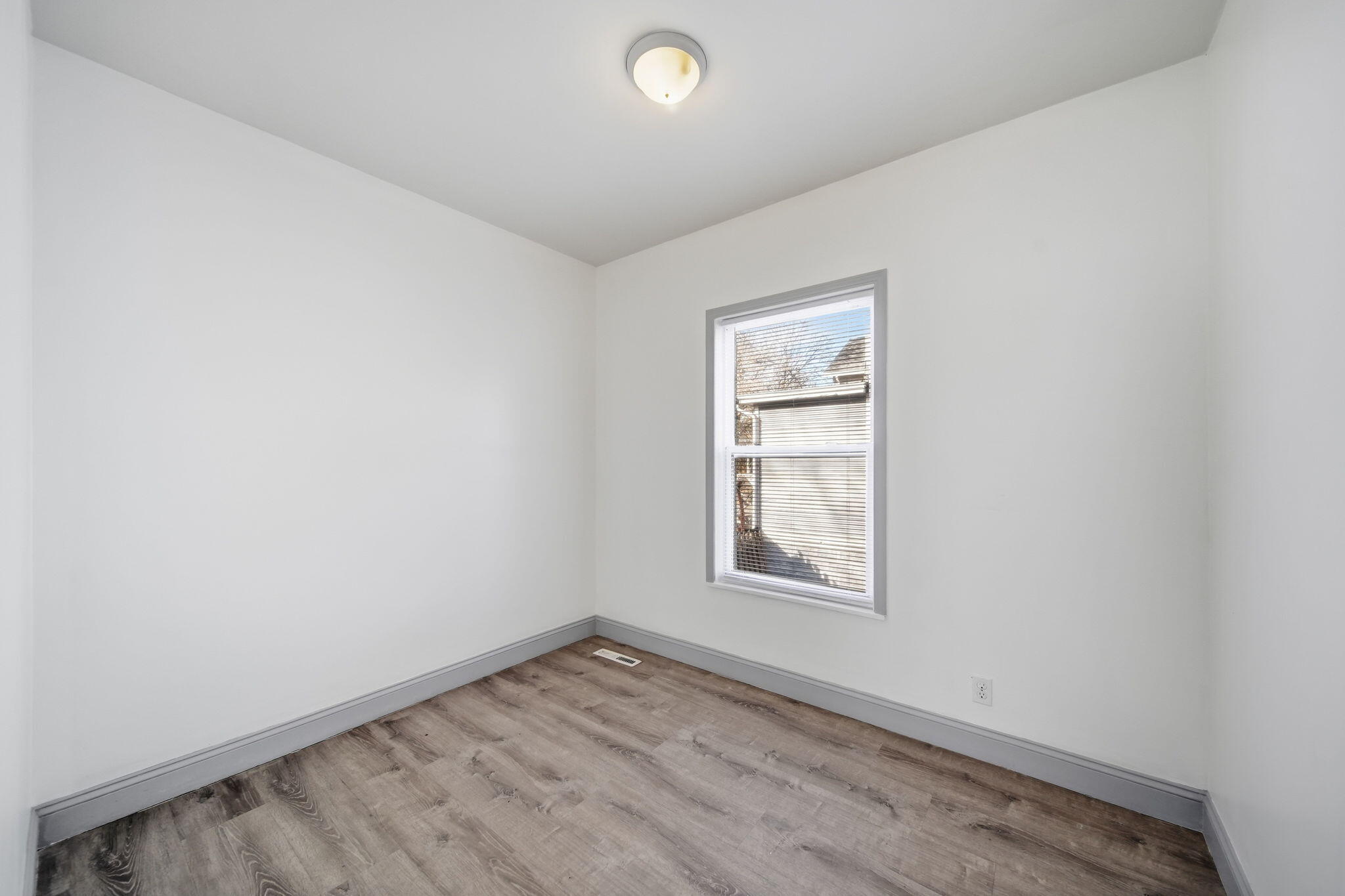 209 West High Street Jackson, MI 49203 - Photo 14 of 27 bedroom 1