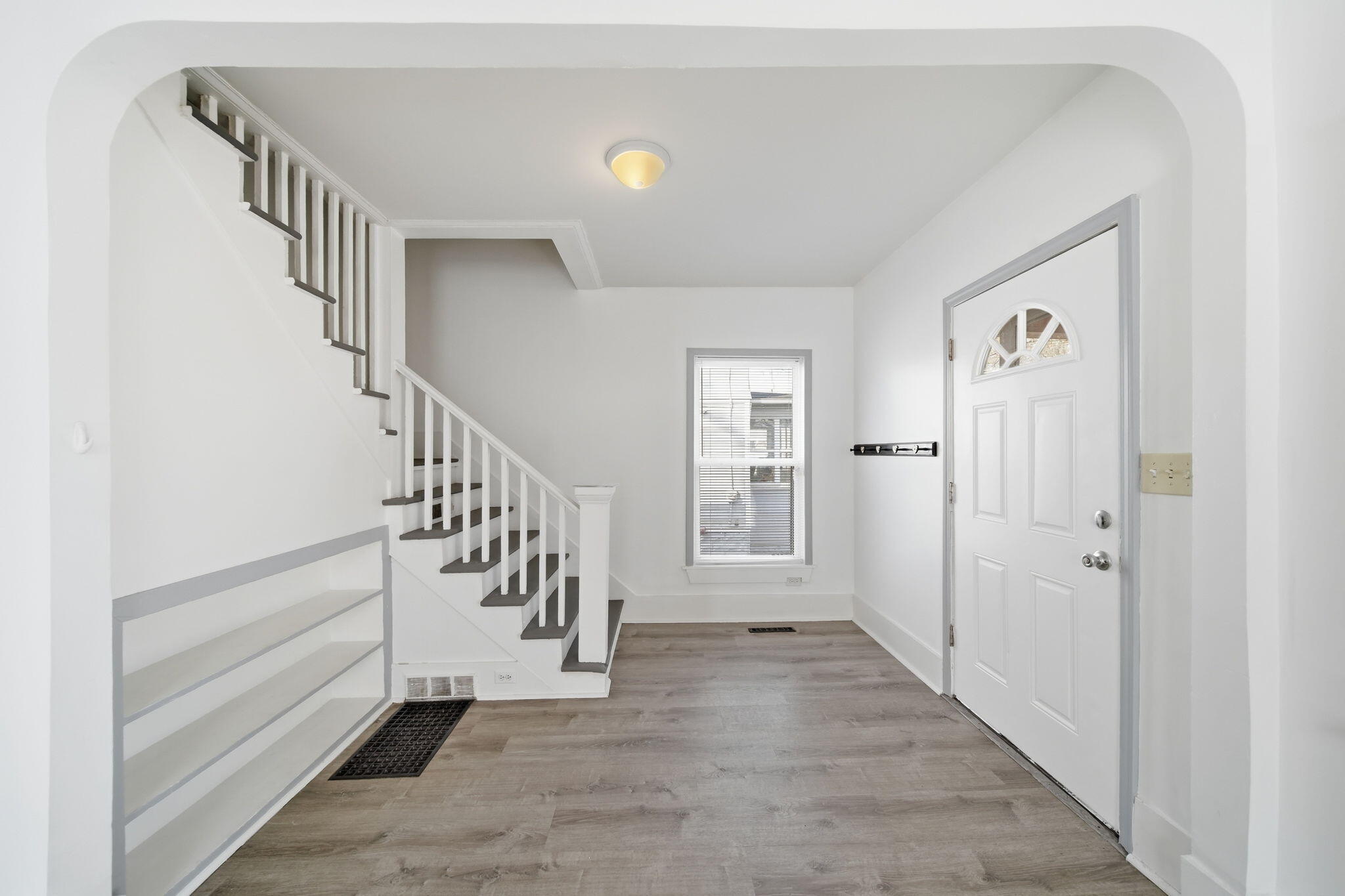 209 West High Street Jackson, MI 49203 - Photo 4 of 27 interior entry