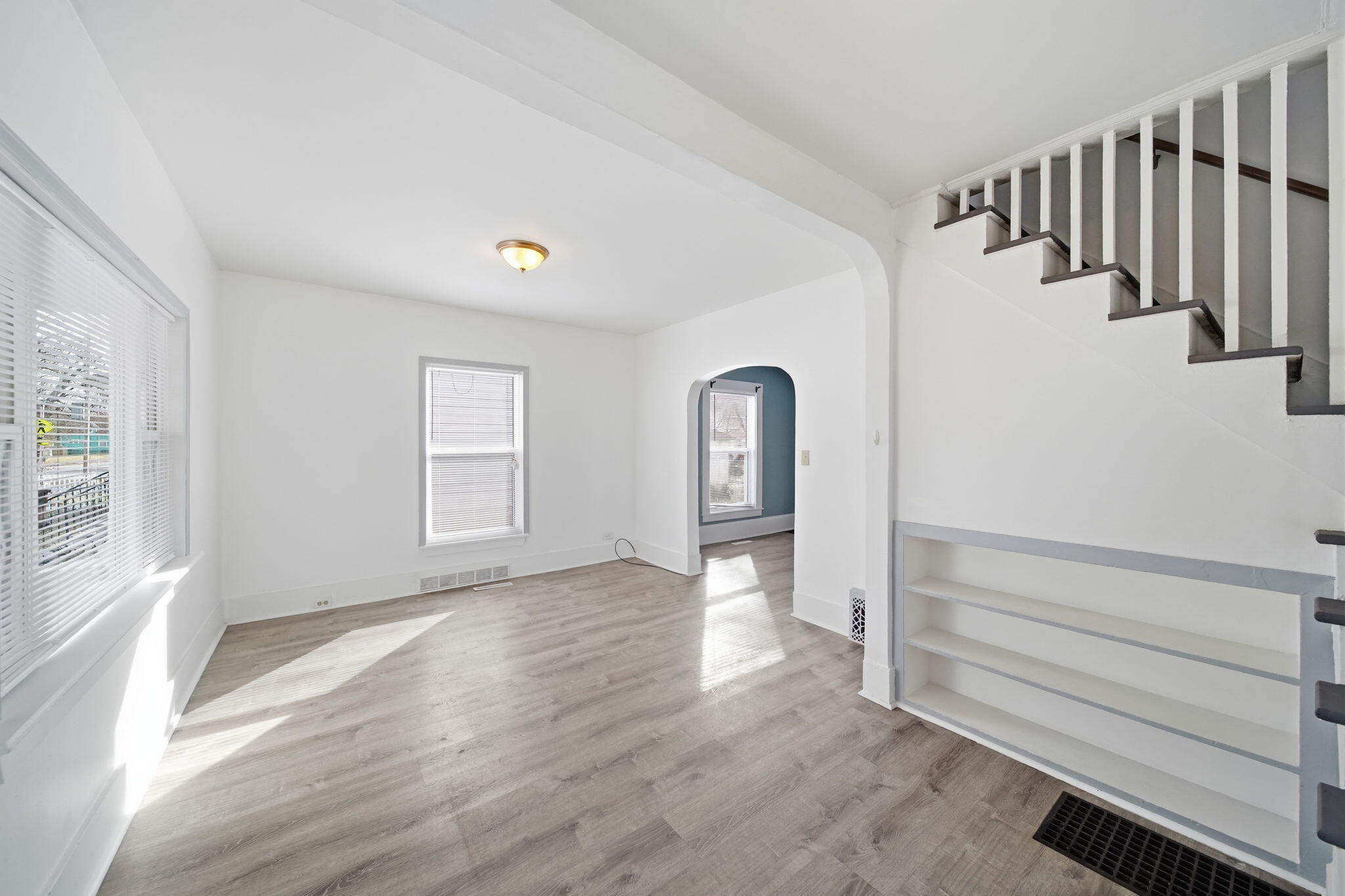 209 West High Street Jackson, MI 49203 - Photo 5 of 27 living room