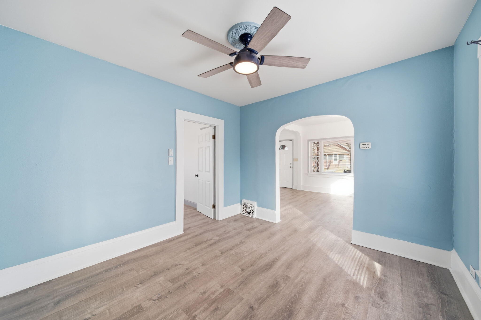 209 West High Street Jackson, MI 49203 - Photo 8 of 27 dining room