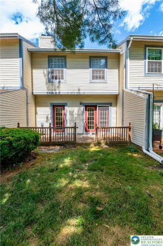 a view of house with a yard