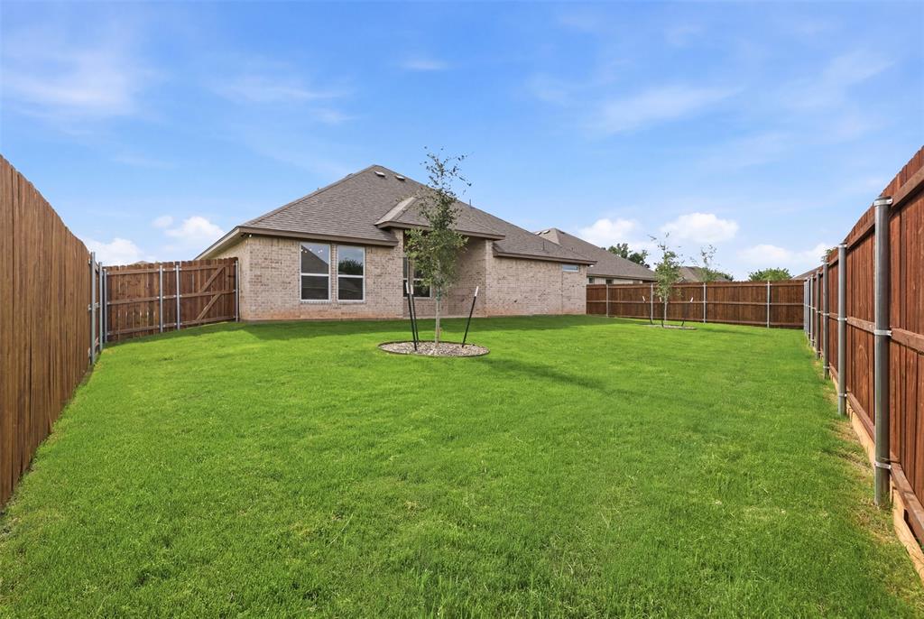 728 Raylan Springtown, TX 76082 - Photo 37 of 40