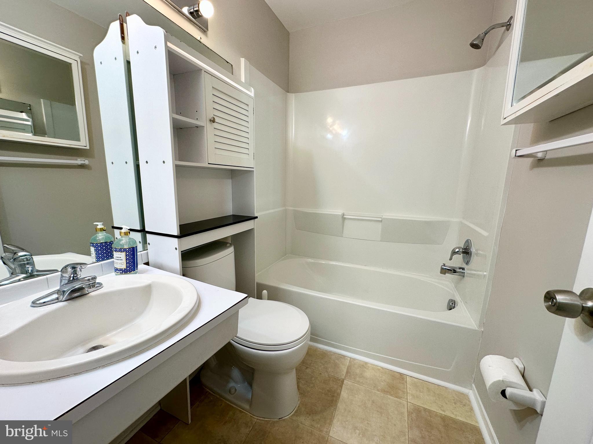 1526 Scandia Circle Reston, VA 20190 - Photo 22 of 29 a bathroom with a sink a toilet and a bathtub