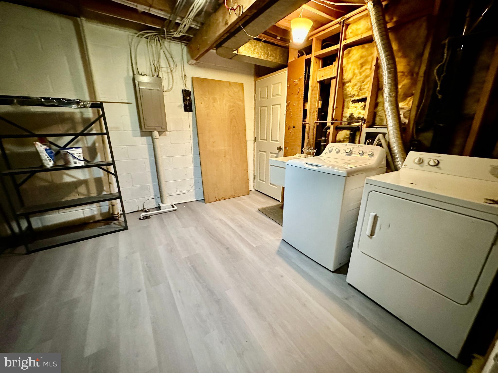 1526 Scandia Circle Reston, VA 20190 - Photo 26 of 29 a view of a room with washer and dryer