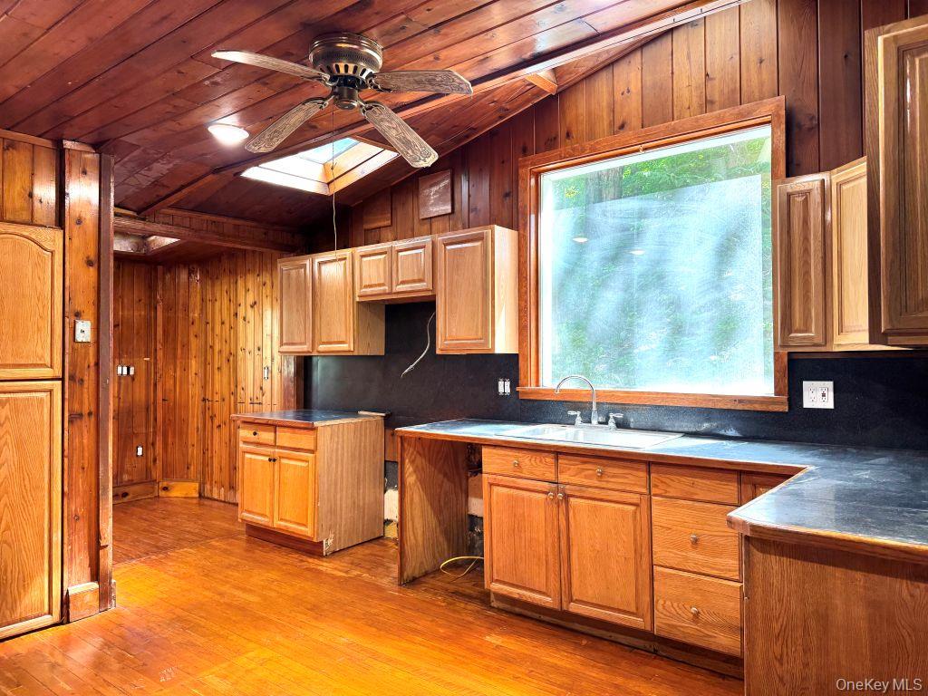 560 Taxter Road Elmsford, NY 10523 - Photo 9 of 39