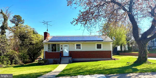 a view of house with a yard