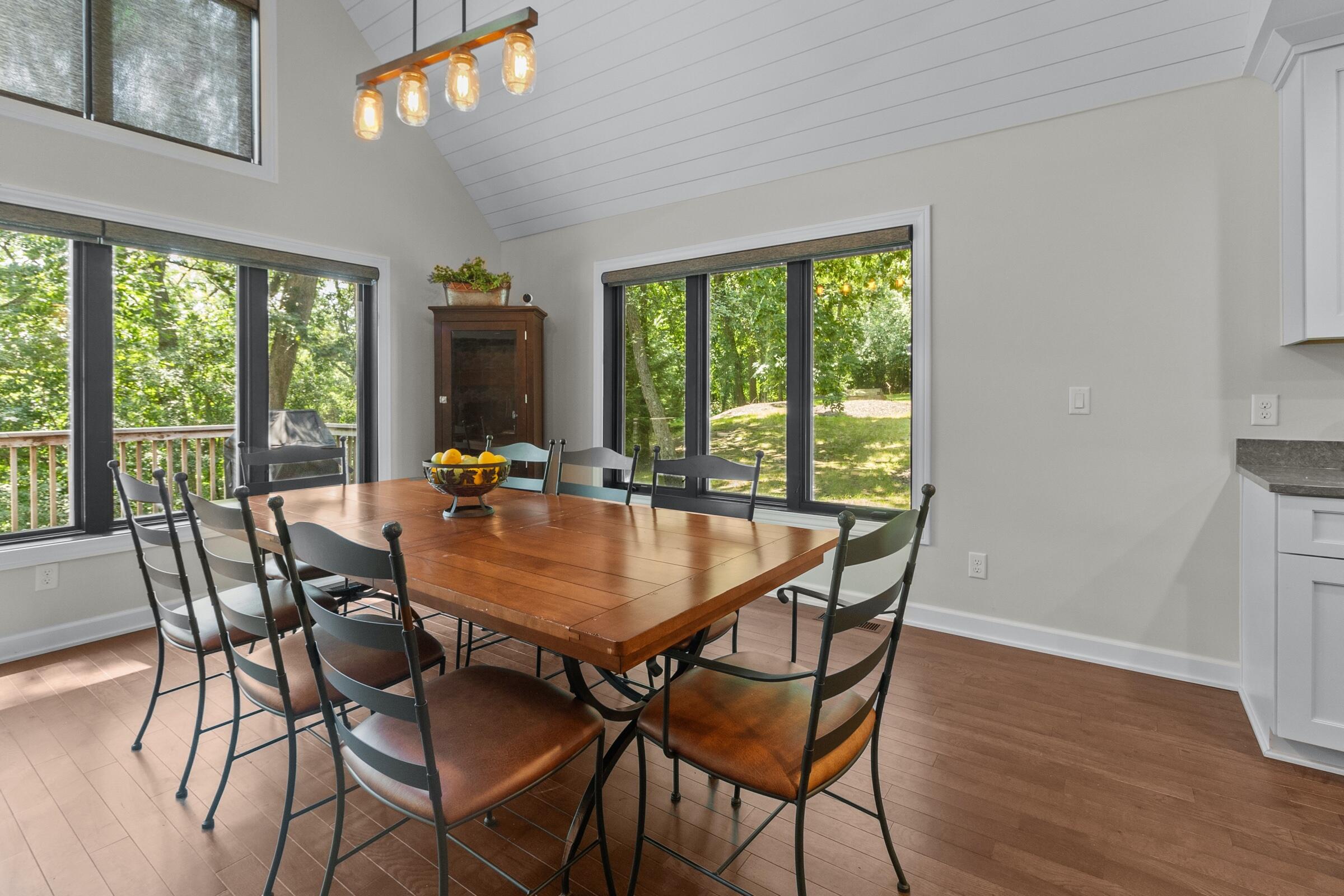 W2247 Beulah Heights Road East Troy, WI 53120 - Photo 15 of 56 Dining room