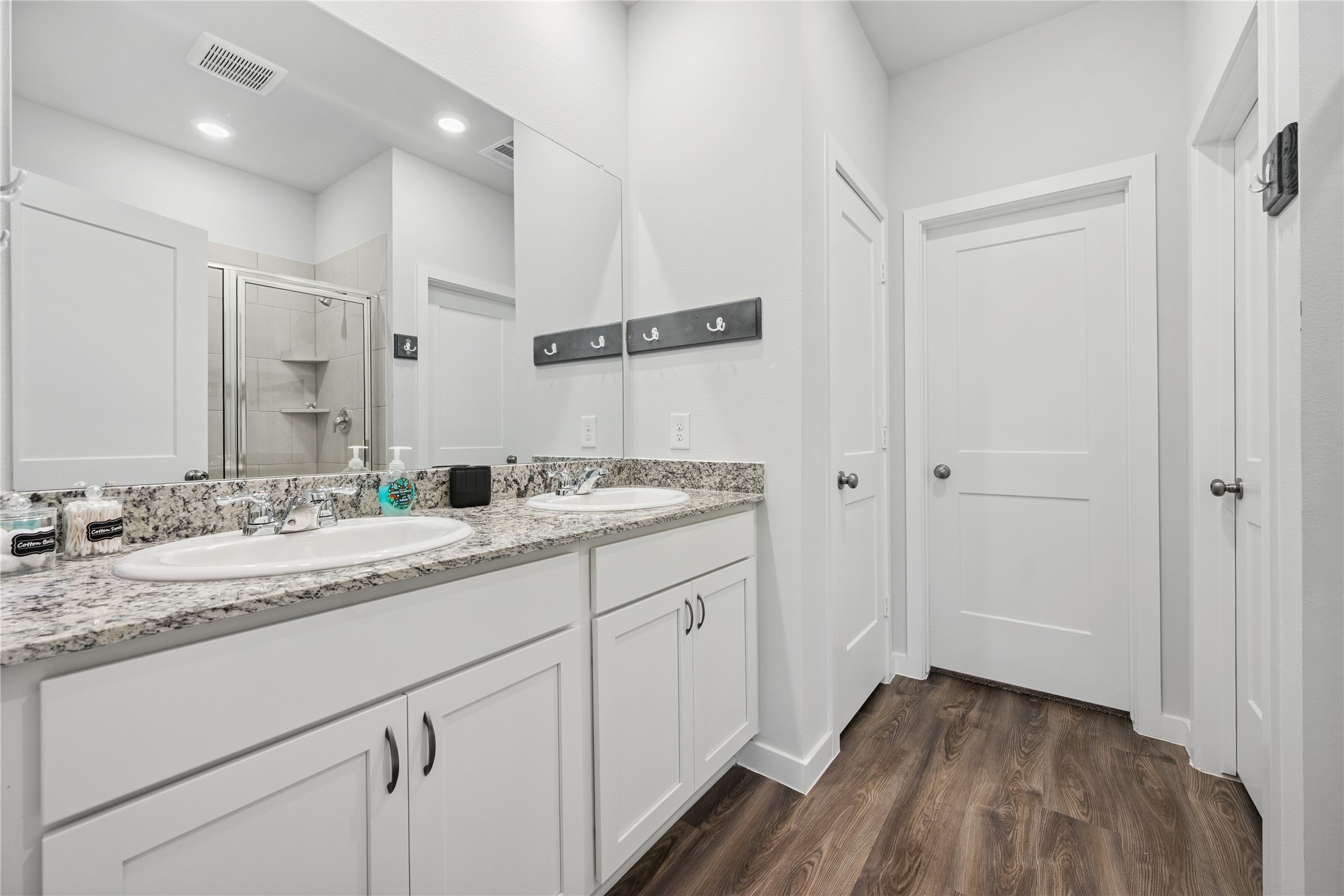 16934 Needlepoint Drive Conroe, TX 77302 - Photo 14 of 24 a bathroom with a sink and a mirror