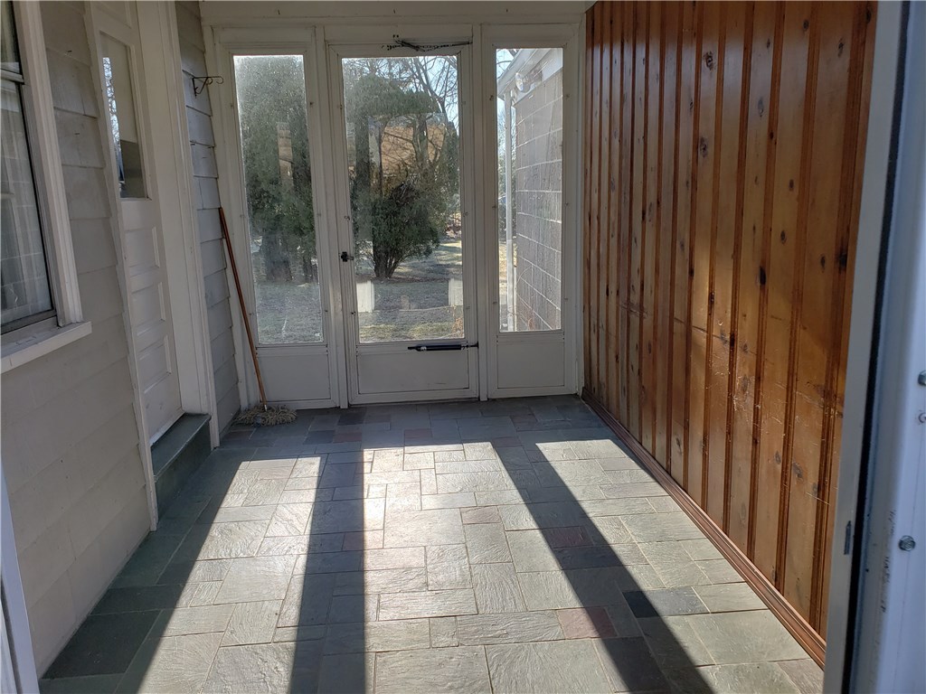 24 Westbrook Road Warwick, RI 02886 - Photo 13 of 19 Gallery Image 13
