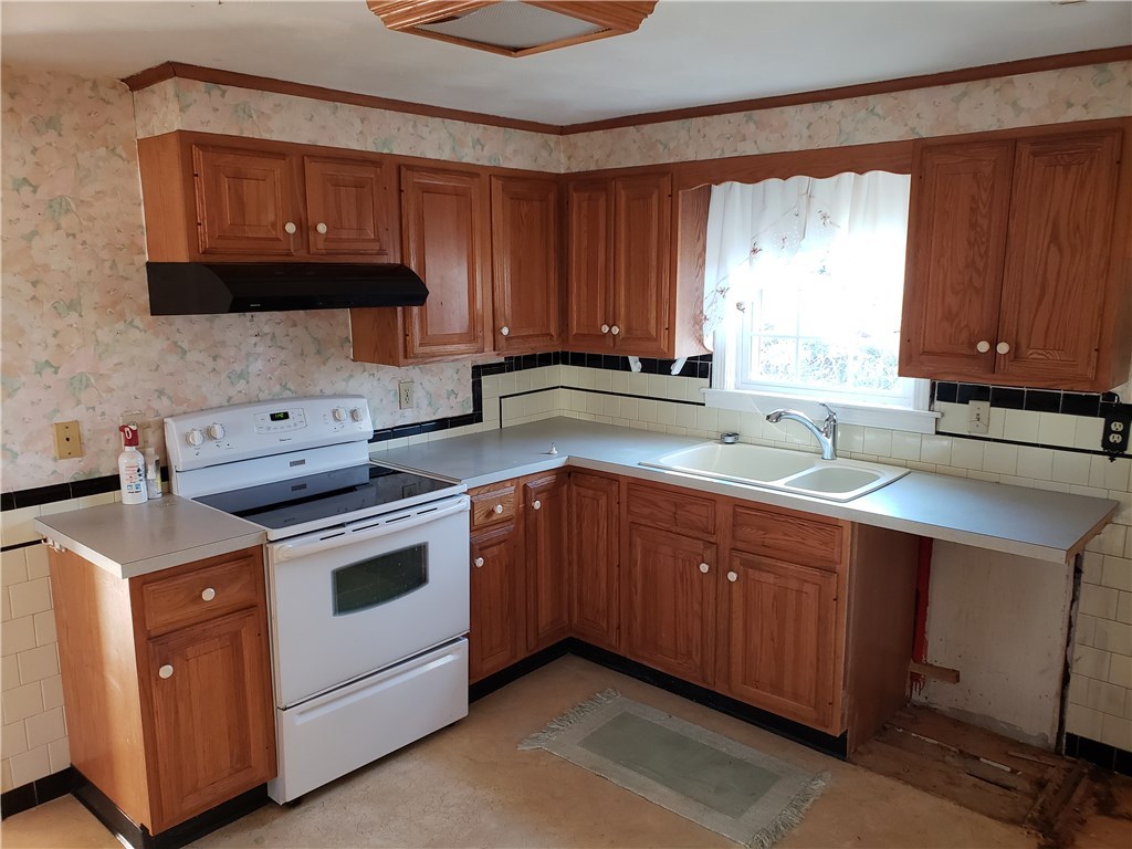 24 Westbrook Road Warwick, RI 02886 - Photo 2 of 19 Gallery Image 2