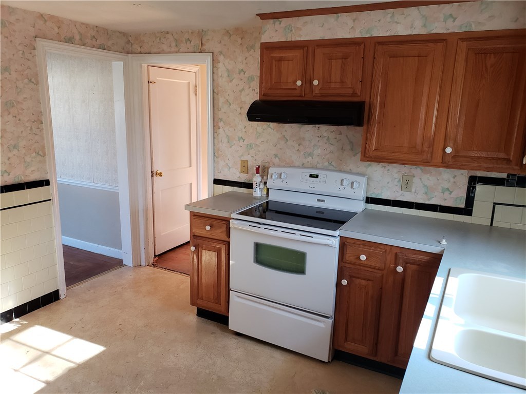 24 Westbrook Road Warwick, RI 02886 - Photo 3 of 19 Gallery Image 3