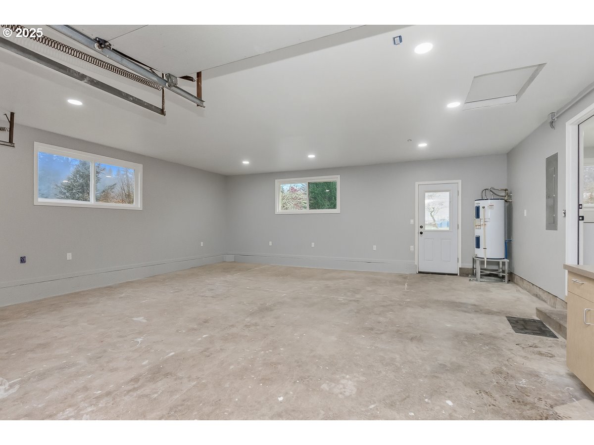 18451 South Grasle Road Oregon City, OR 97045 - Photo 21 of 26 Garage