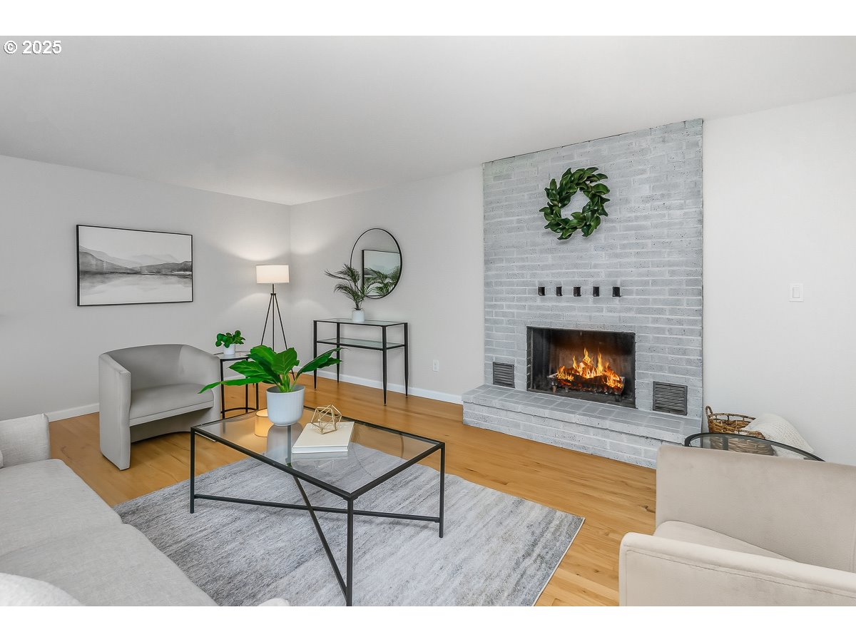 18451 South Grasle Road Oregon City, OR 97045 - Photo 4 of 26 Living Room