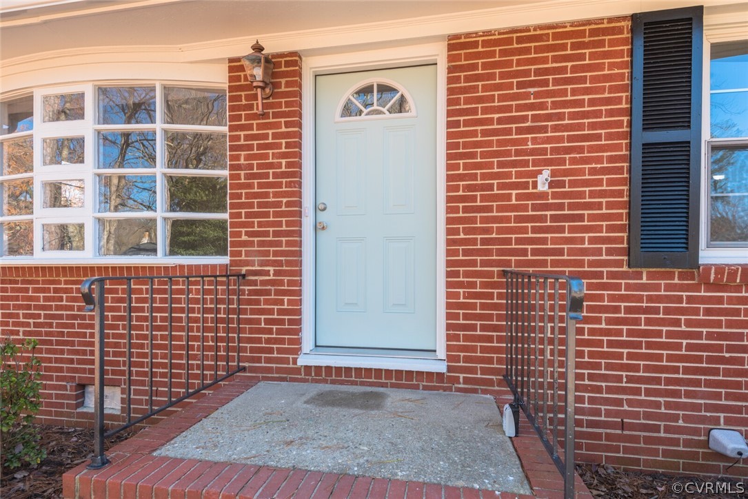1233 Woodcroft Road North Chesterfield, VA 23235 - Photo 3 of 32 Gallery Image 3