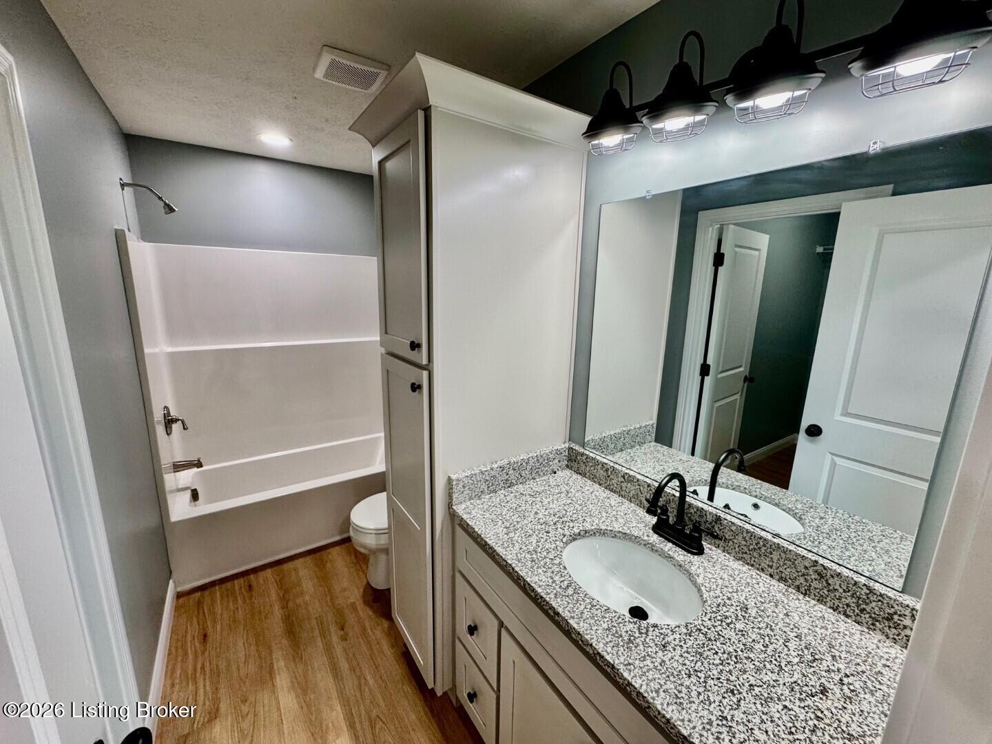 1498 Old Perryville Loop Springfield, KY 40069 - Photo 12 of 25 012_Bathroom