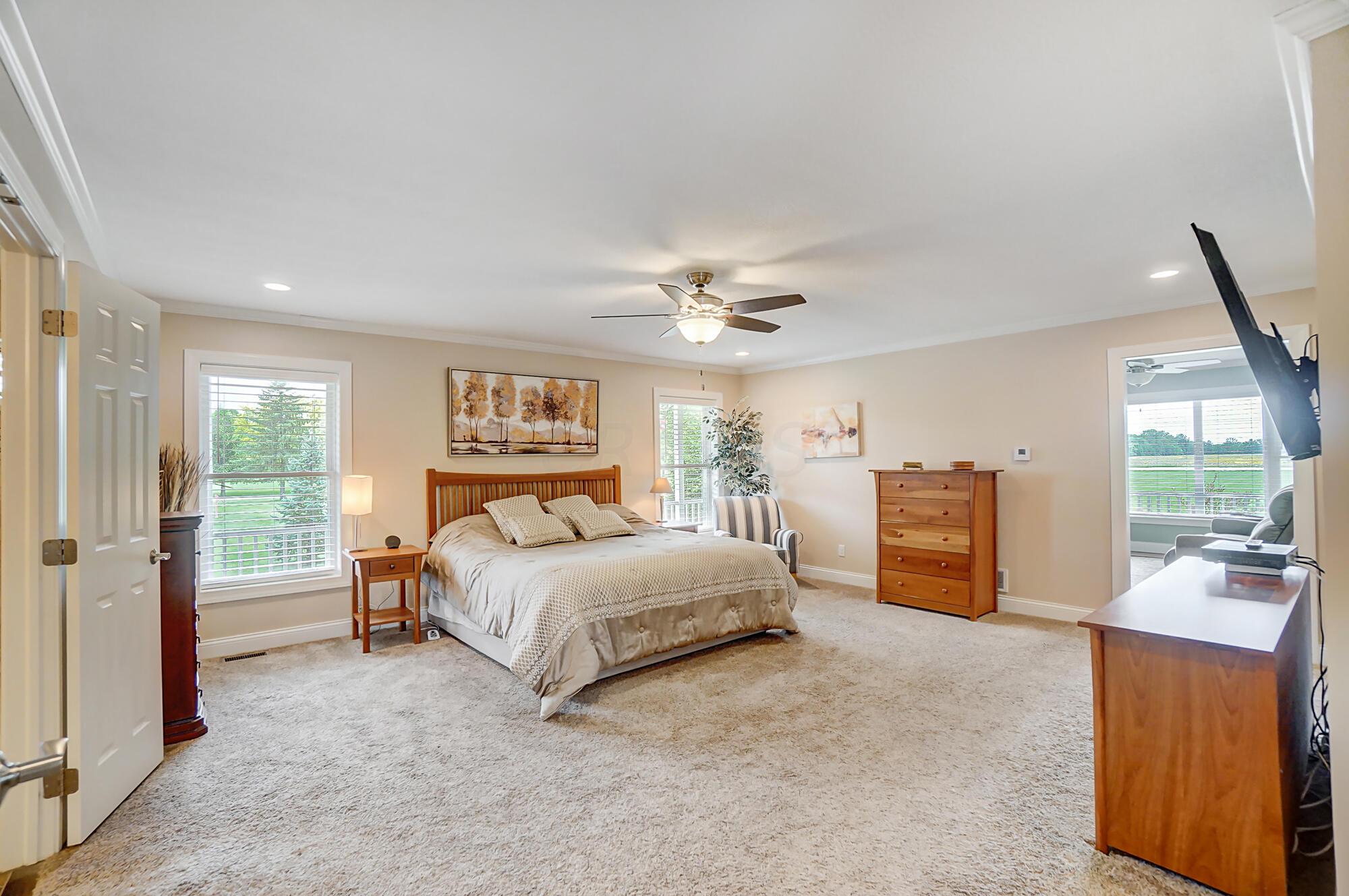 8205 Roberts Road Hilliard, OH 43026 - Photo 30 of 81 1st flr owners suite