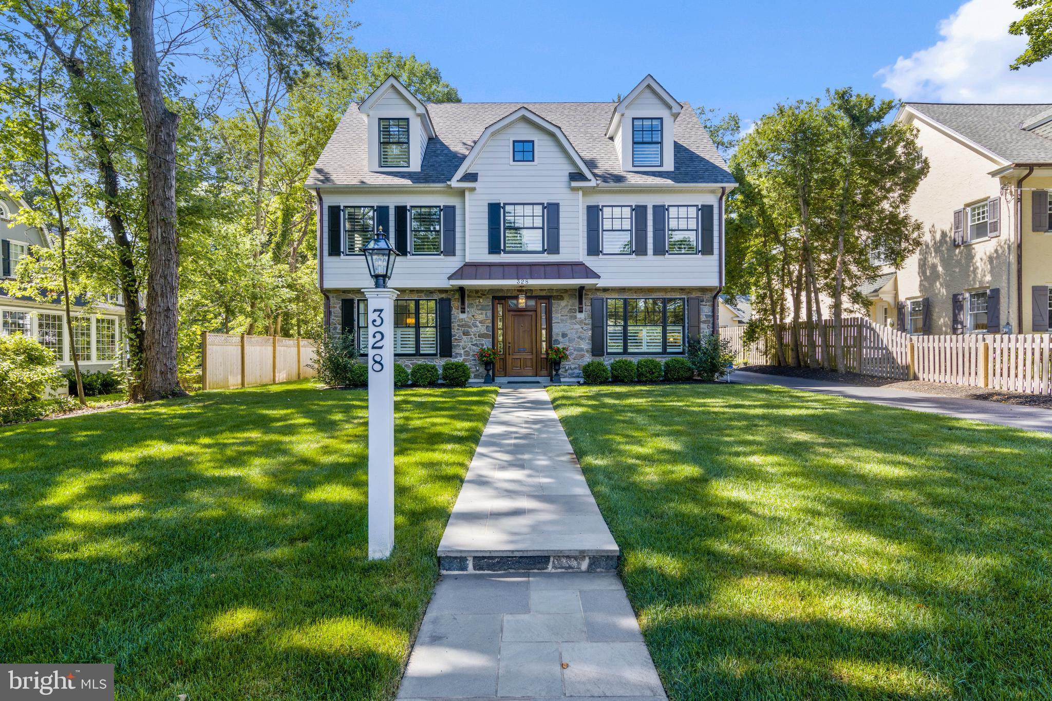 328 St Davids Road Wayne, PA 19087 - Photo 3 of 47