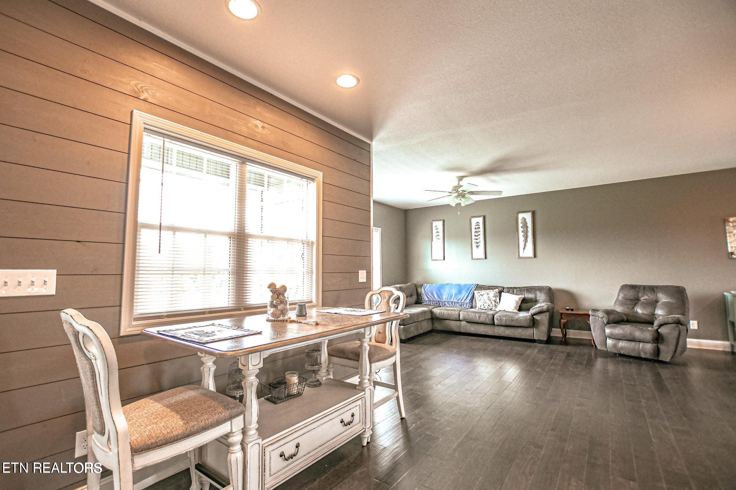 877 Queener Road Jacksboro, TN 37757 - Photo 3 of 34 20231009140025588786000000-o