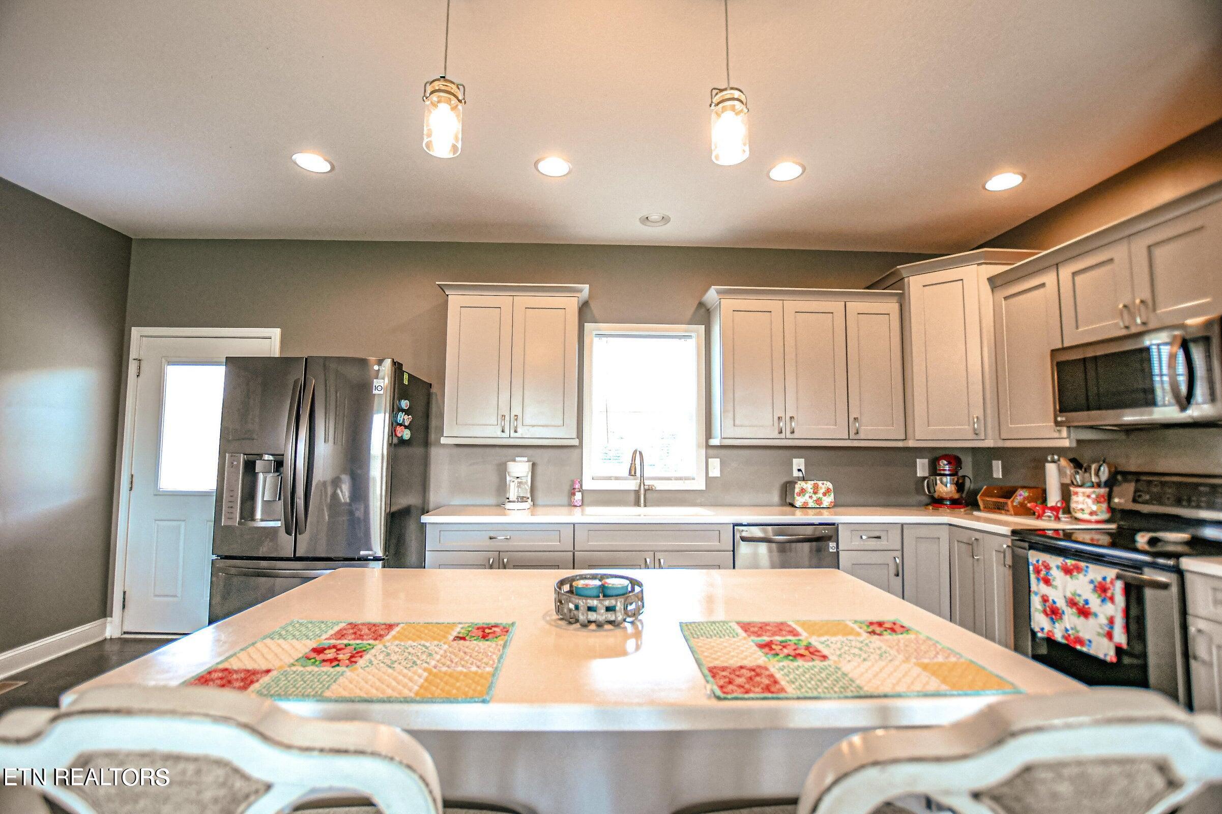 877 Queener Road Jacksboro, TN 37757 - Photo 6 of 34 20231009135023661796000000-o