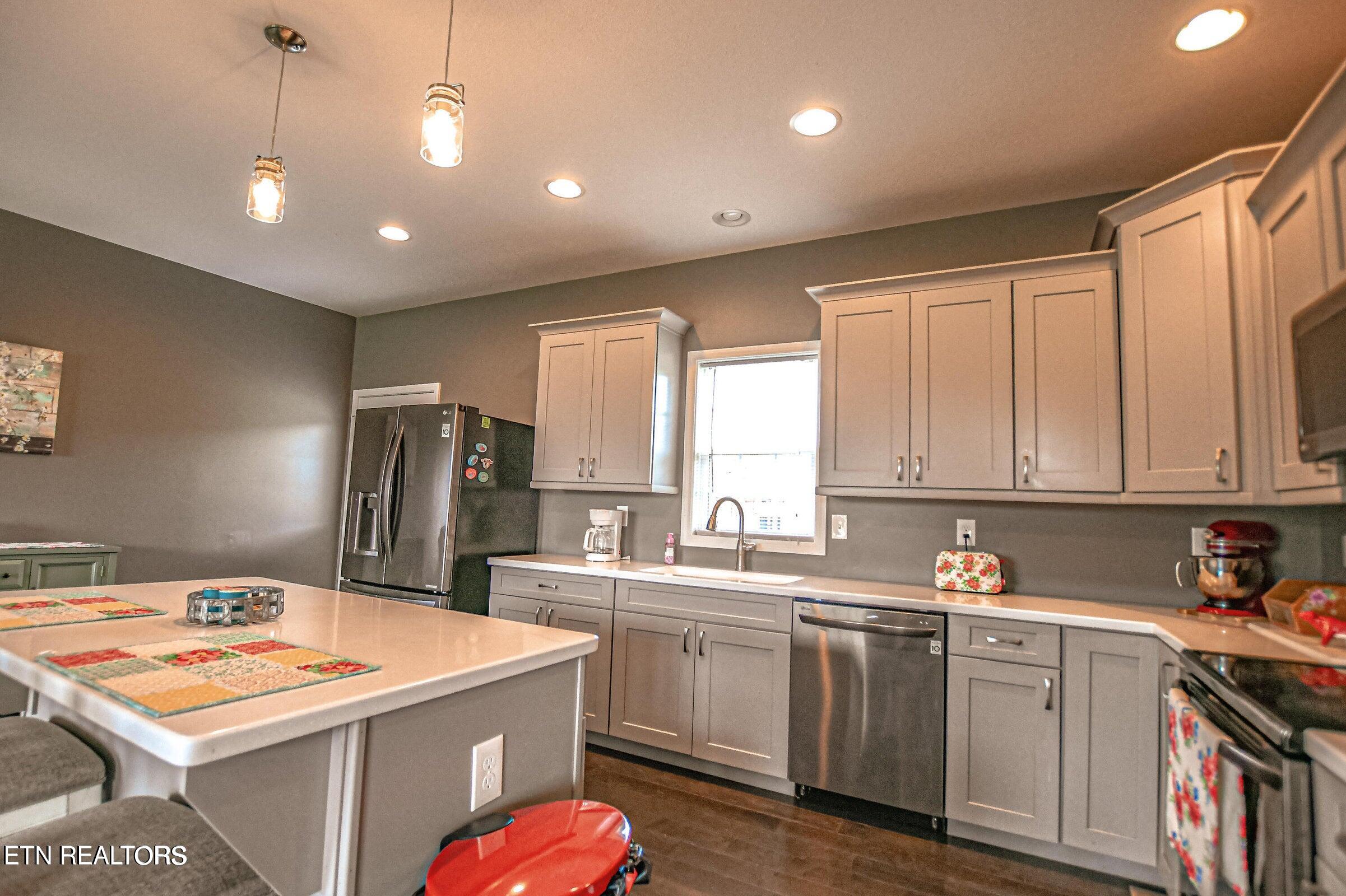 877 Queener Road Jacksboro, TN 37757 - Photo 7 of 34 20231009140351071477000000-o