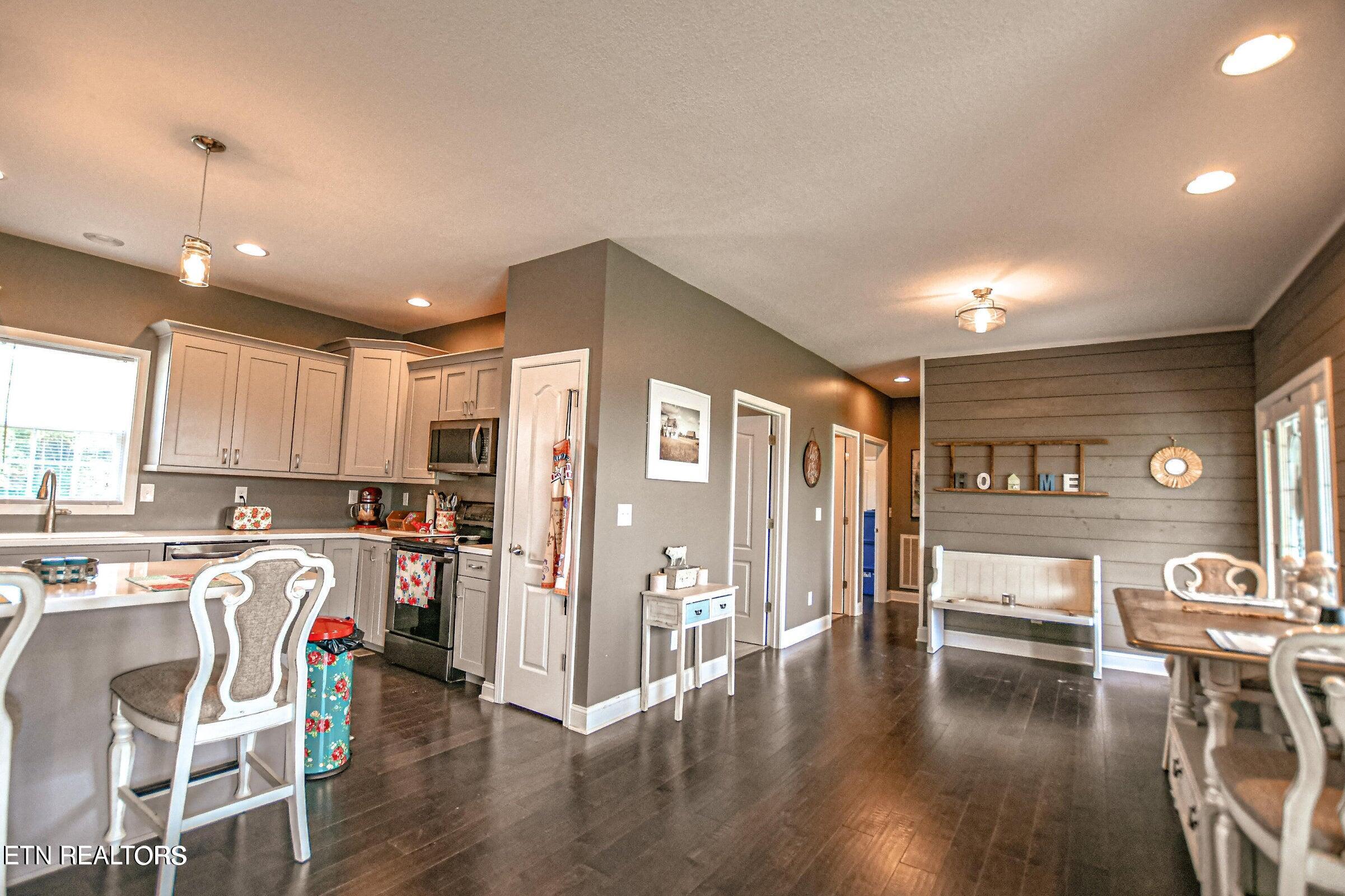 877 Queener Road Jacksboro, TN 37757 - Photo 10 of 34 20231009140418589944000000-o
