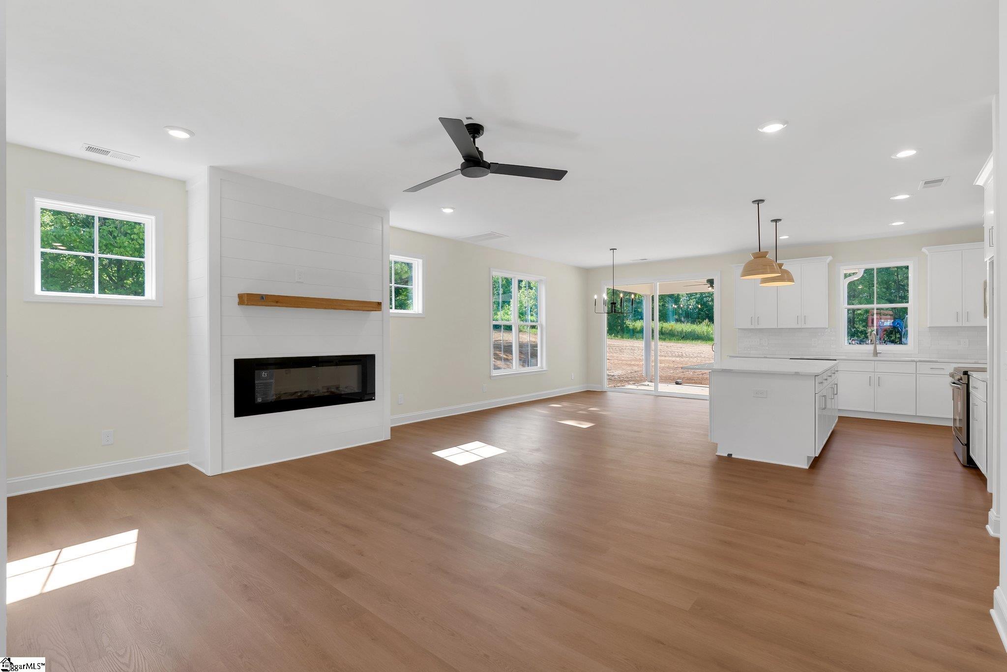 9 Burns Road Travelers Rest, SC 29690 - Photo 4 of 23