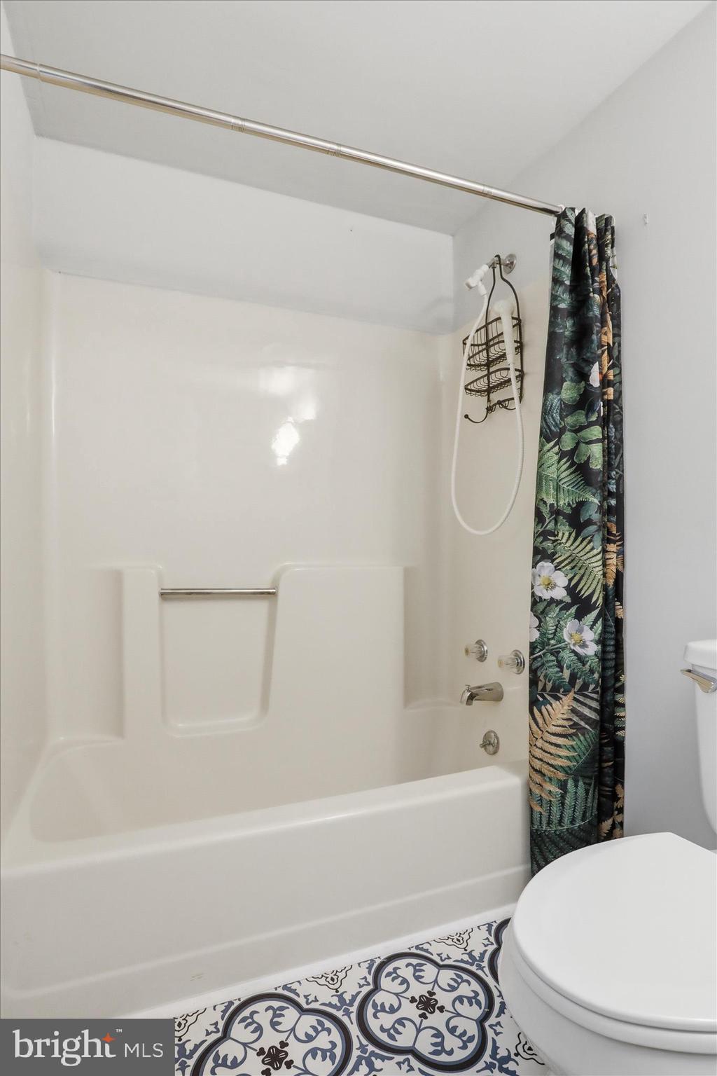 578 Walden Road Hedgesville, WV 25427 - Photo 15 of 39 a bathroom with a toilet and a bathtub