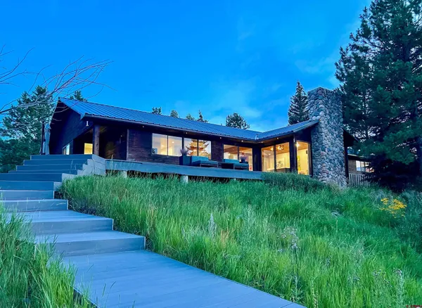 a view of a house with a backyard