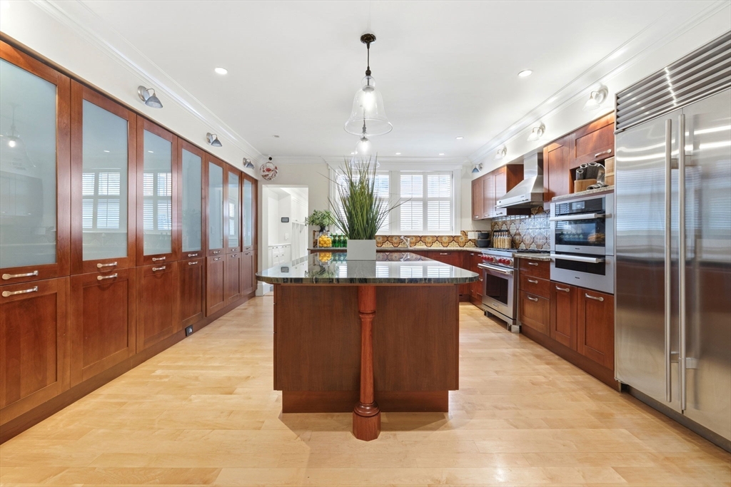 321 Beacon Street Boston, MA 02116 - Photo 9 of 22