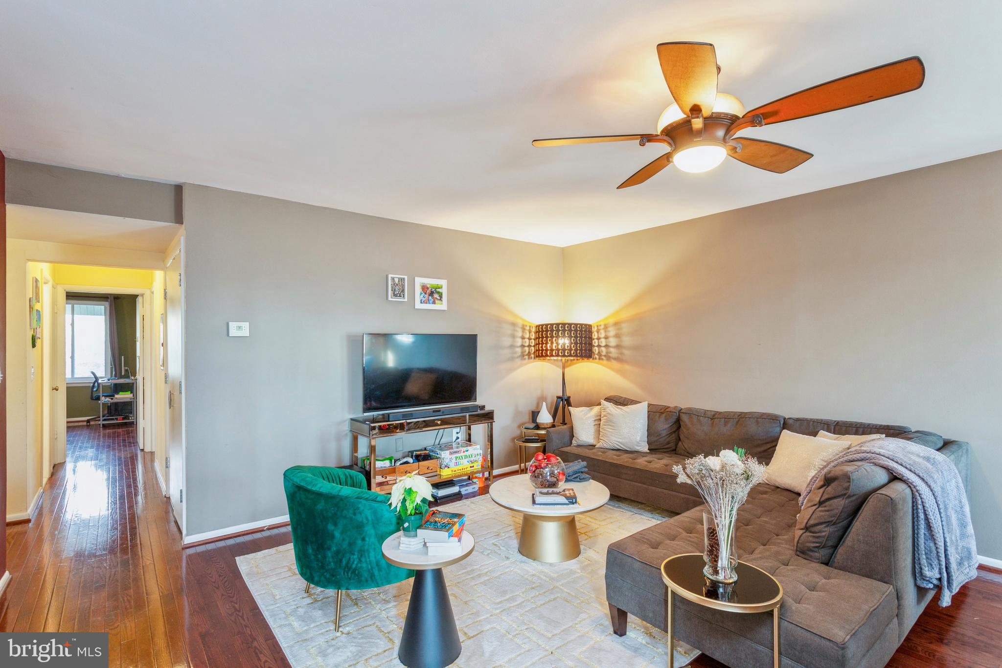 101 Cross Keys Road, Unit R101E Baltimore, MD 21210 - Photo 11 of 46 Living Room
