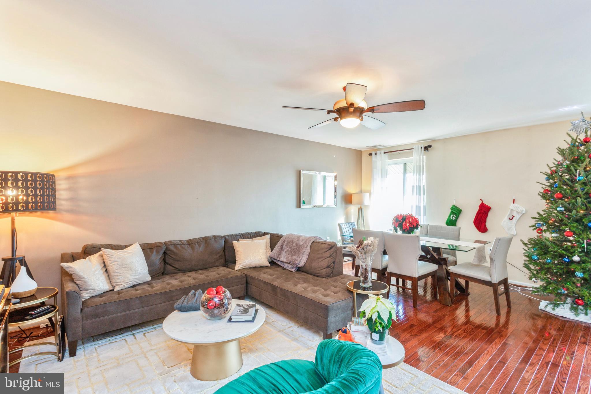 101 Cross Keys Road, Unit R101E Baltimore, MD 21210 - Photo 12 of 46 Living Room