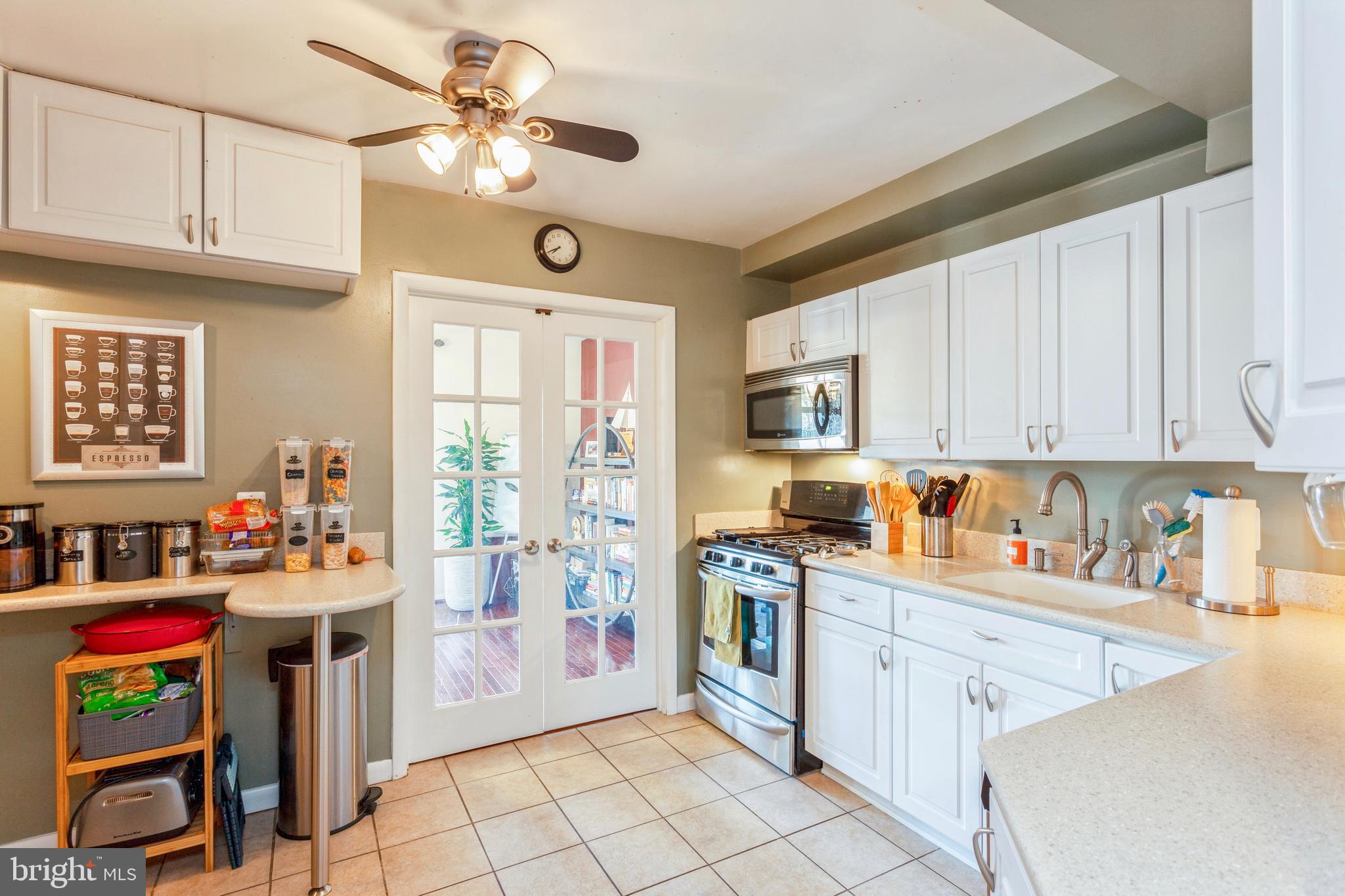101 Cross Keys Road, Unit R101E Baltimore, MD 21210 - Photo 4 of 46 Kitchen