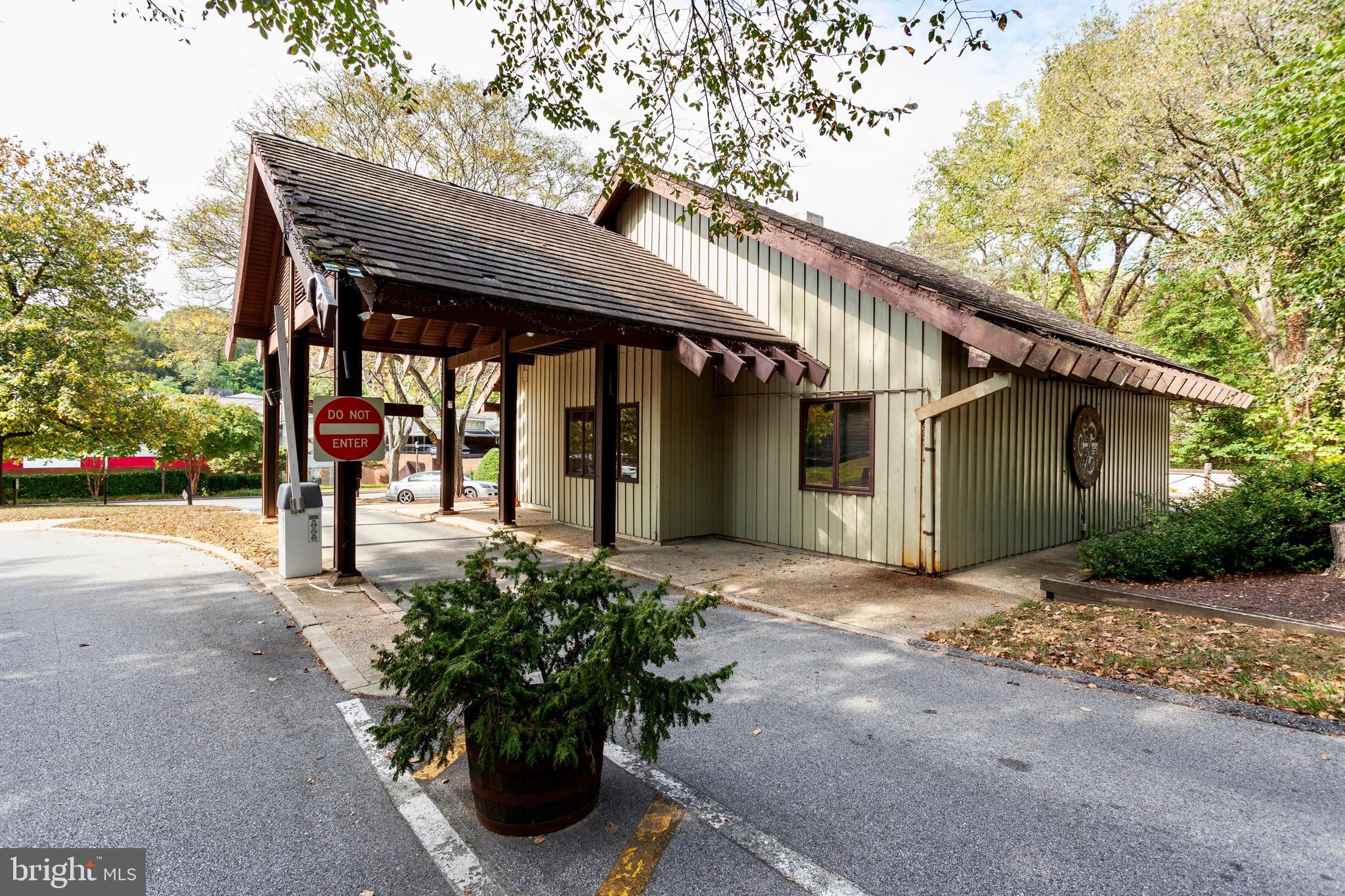 101 Cross Keys Road, Unit R101E Baltimore, MD 21210 - Photo 45 of 46 Main Gate
