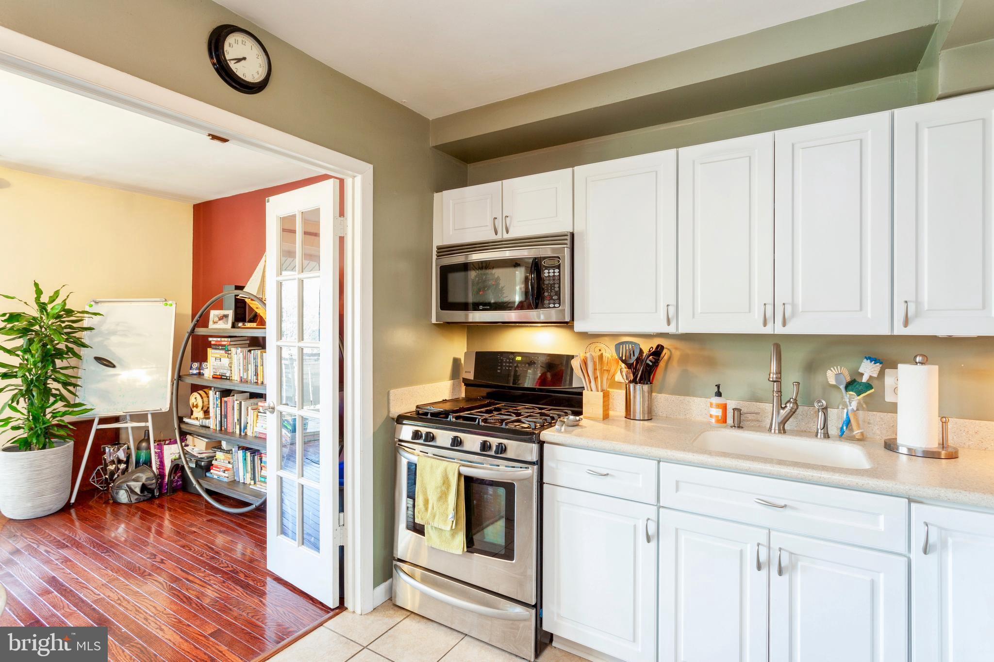 101 Cross Keys Road, Unit R101E Baltimore, MD 21210 - Photo 6 of 46 Kitchen