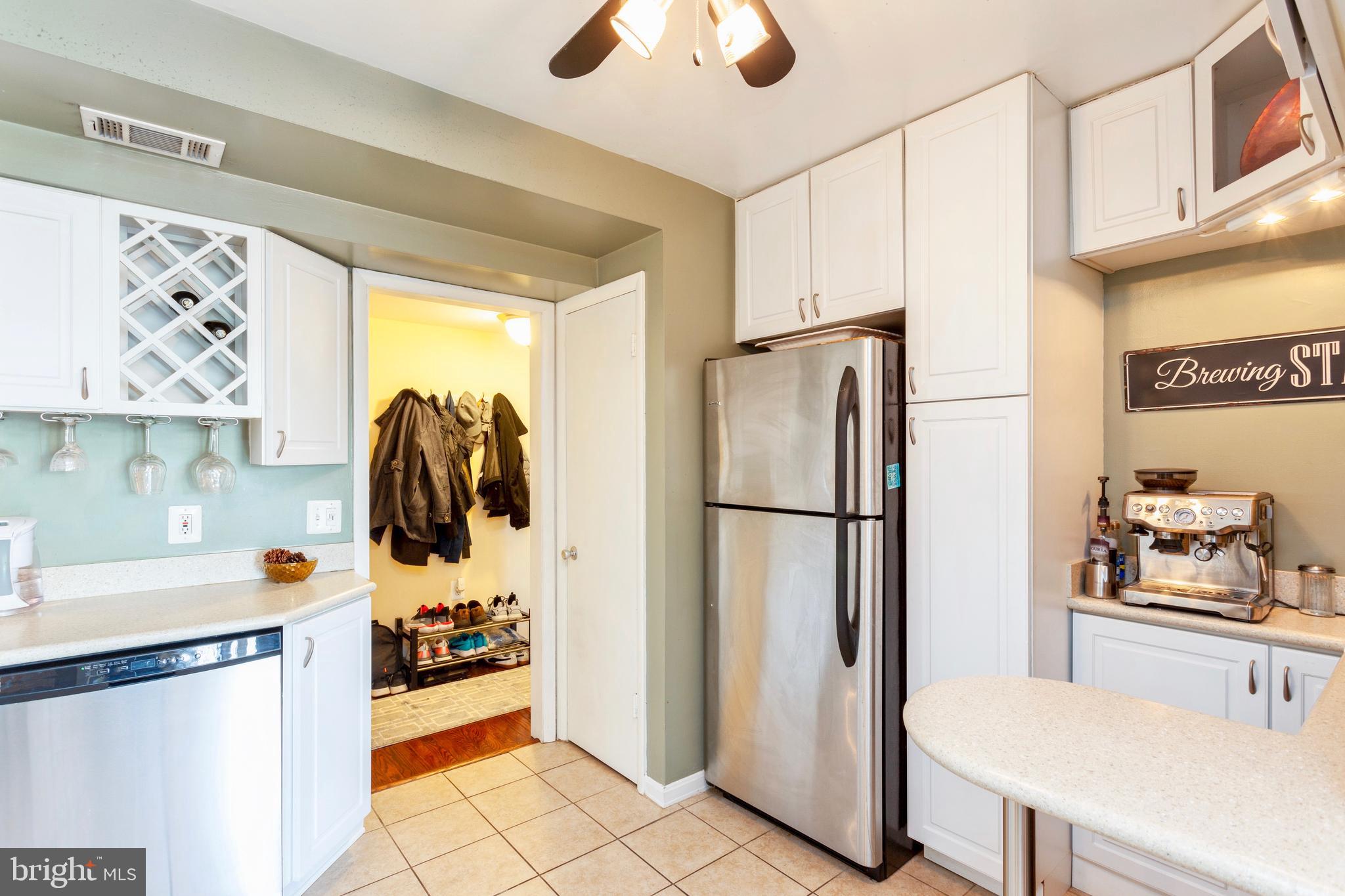 101 Cross Keys Road, Unit R101E Baltimore, MD 21210 - Photo 7 of 46 Kitchen