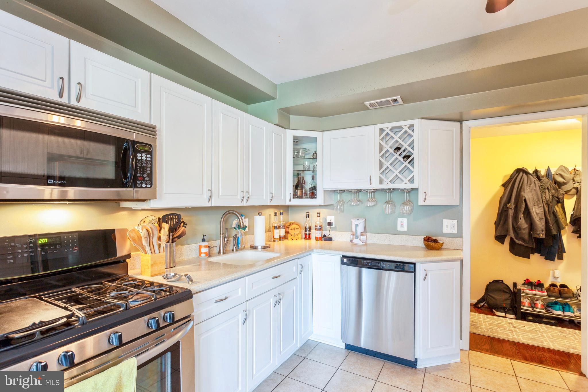 101 Cross Keys Road, Unit R101E Baltimore, MD 21210 - Photo 8 of 46 Kitchen