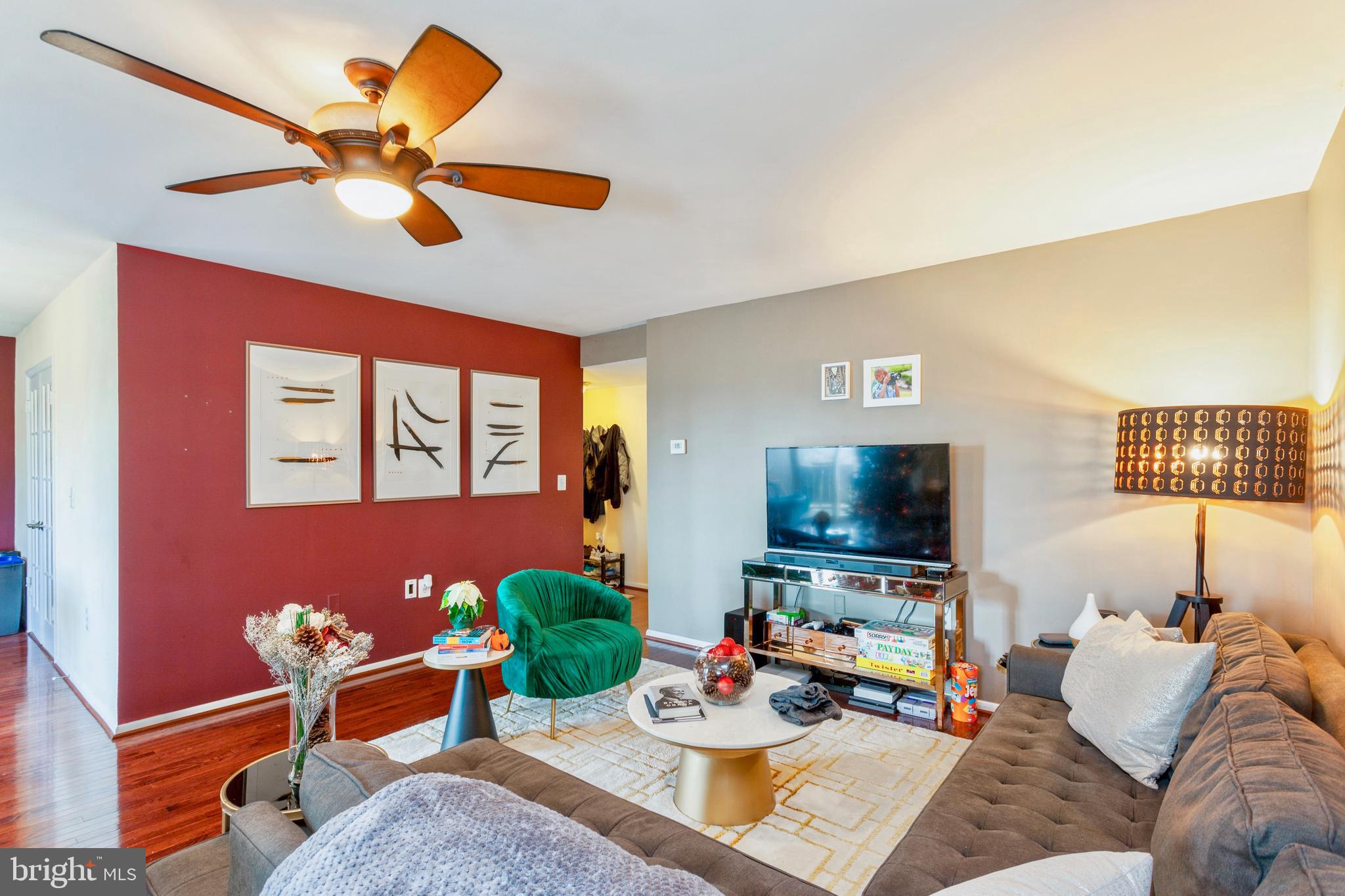 101 Cross Keys Road, Unit R101E Baltimore, MD 21210 - Photo 10 of 46 Living Room