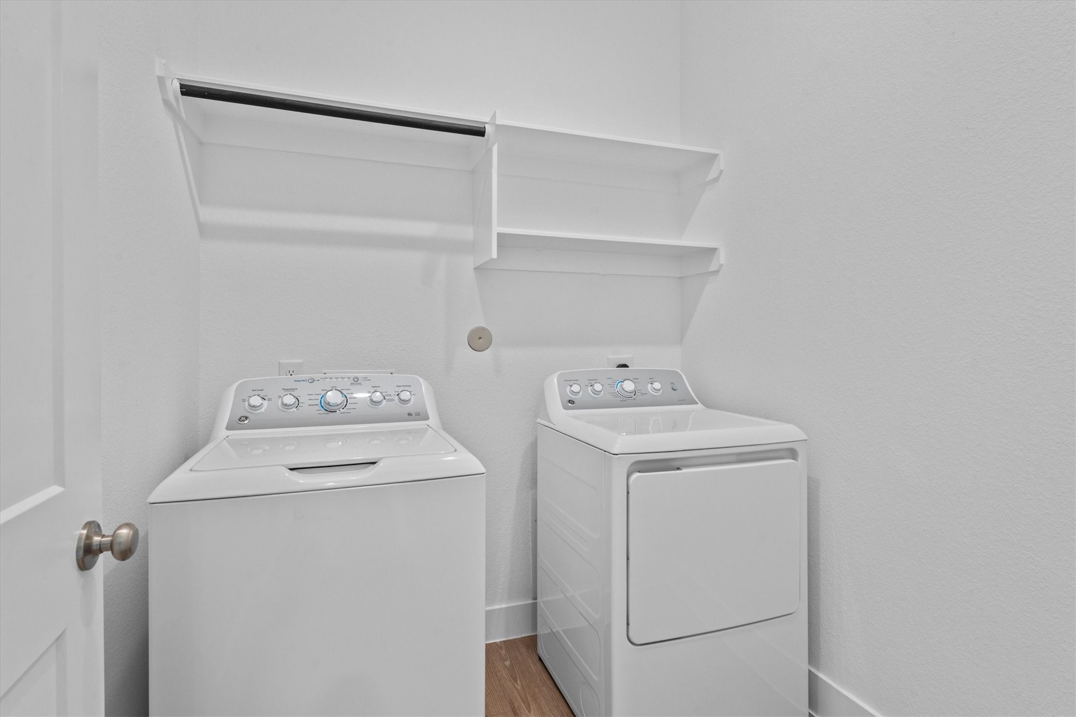 120 Red Cascade Trail Willis, TX 77318 - Photo 18 of 37 Washer and dryer included