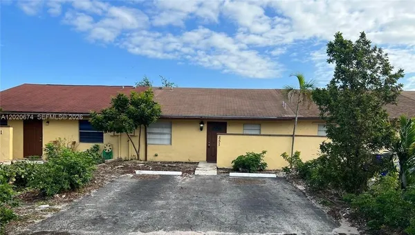 $2,257 | 551 Northwest 46th Street, Deerfield Beach, FL 33064
