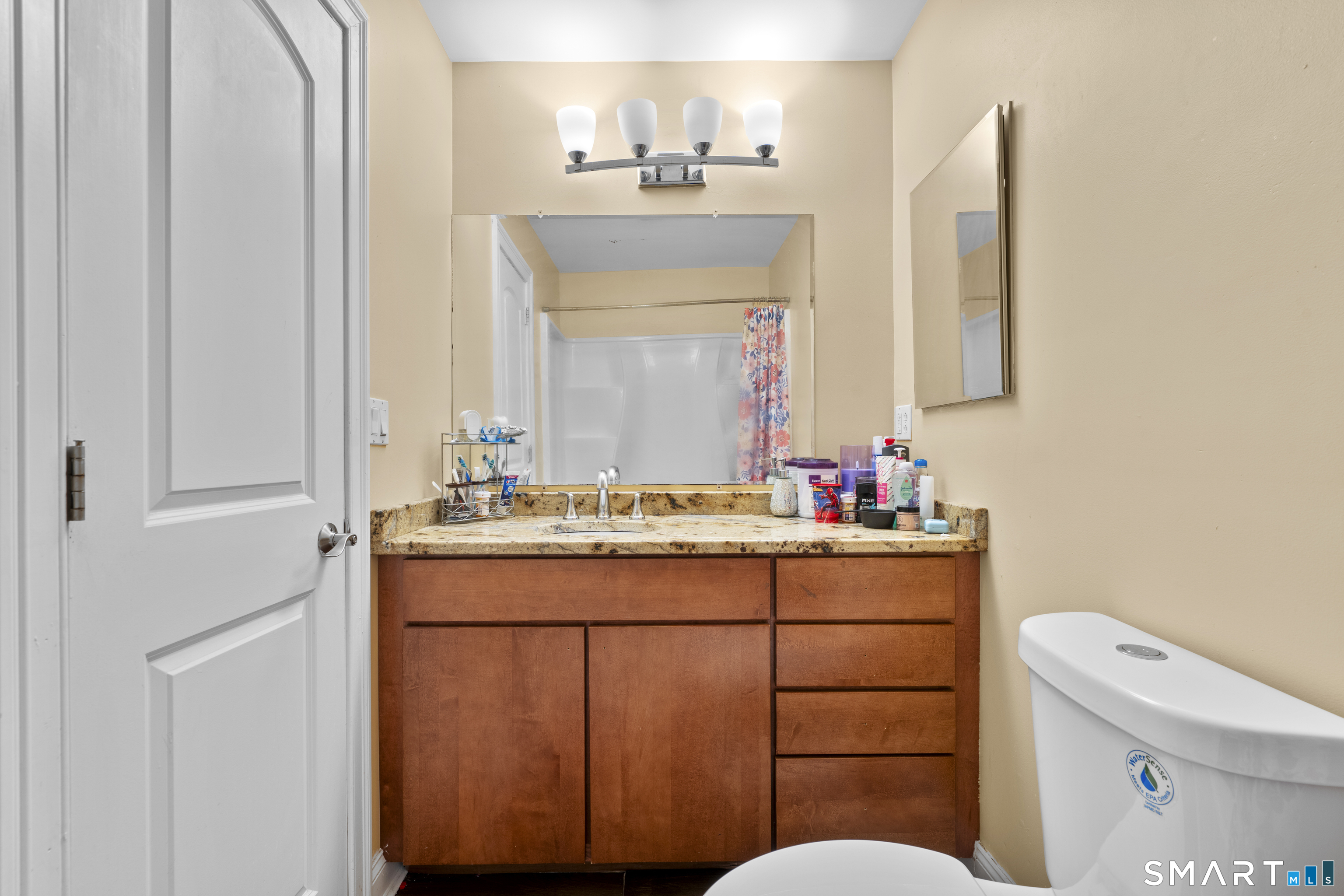 1 Walters Way Windsor, CT 06095 - Photo 22 of 39 UPPER LEVEL - FULL BATHROOM IN BEDROOM